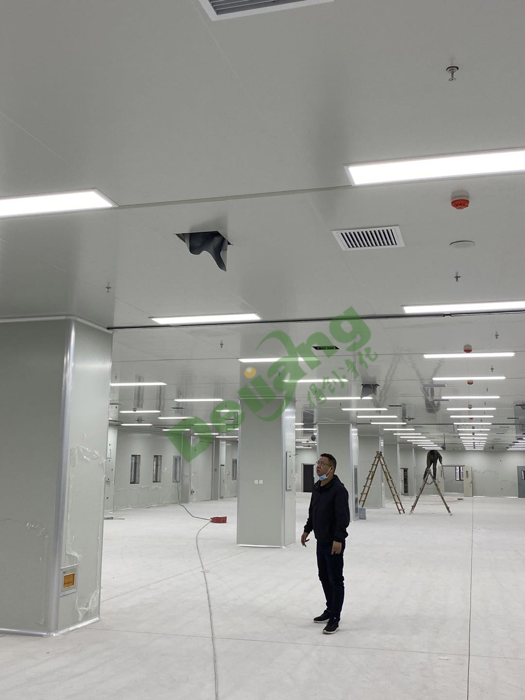 計(jì)算機(jī)電子無(wú)塵室